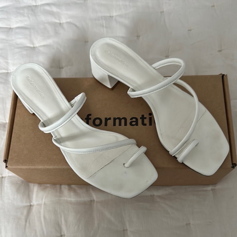 Reformation Meena Toe Ring Block Heel Sandal - white size 6.5